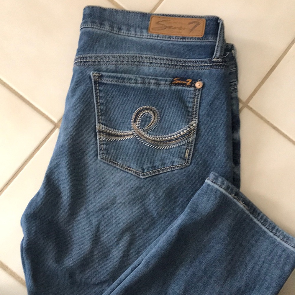 Light wash seven Capri jeans